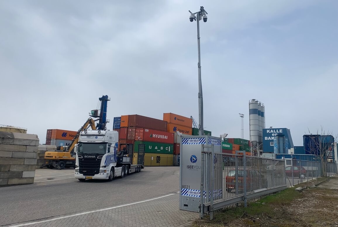 Installatie voor tijdelijk cameratoezicht containerterrein